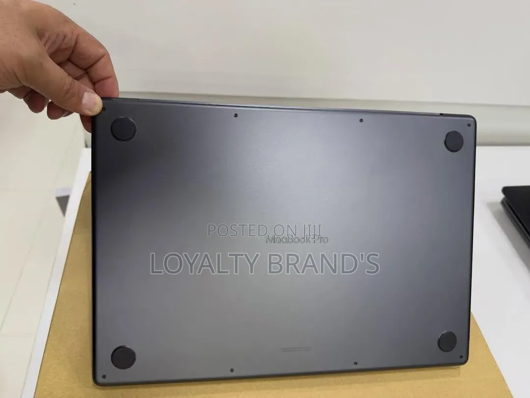New Laptop Apple MacBook Pro 2024 M3 Max 36GB Apple M3 Max SSD 1T