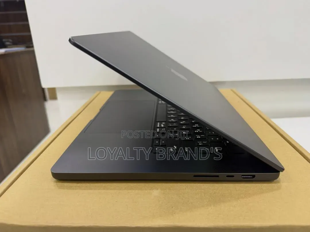 New Laptop Apple MacBook Pro 2024 M3 Max 36GB Apple M3 Max SSD 1T