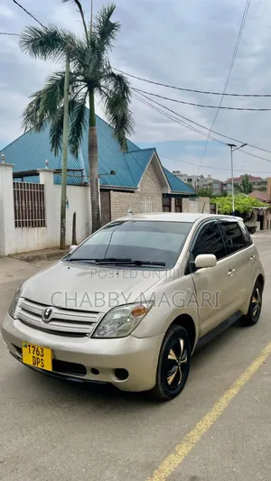 Toyota IST 2003 Gold