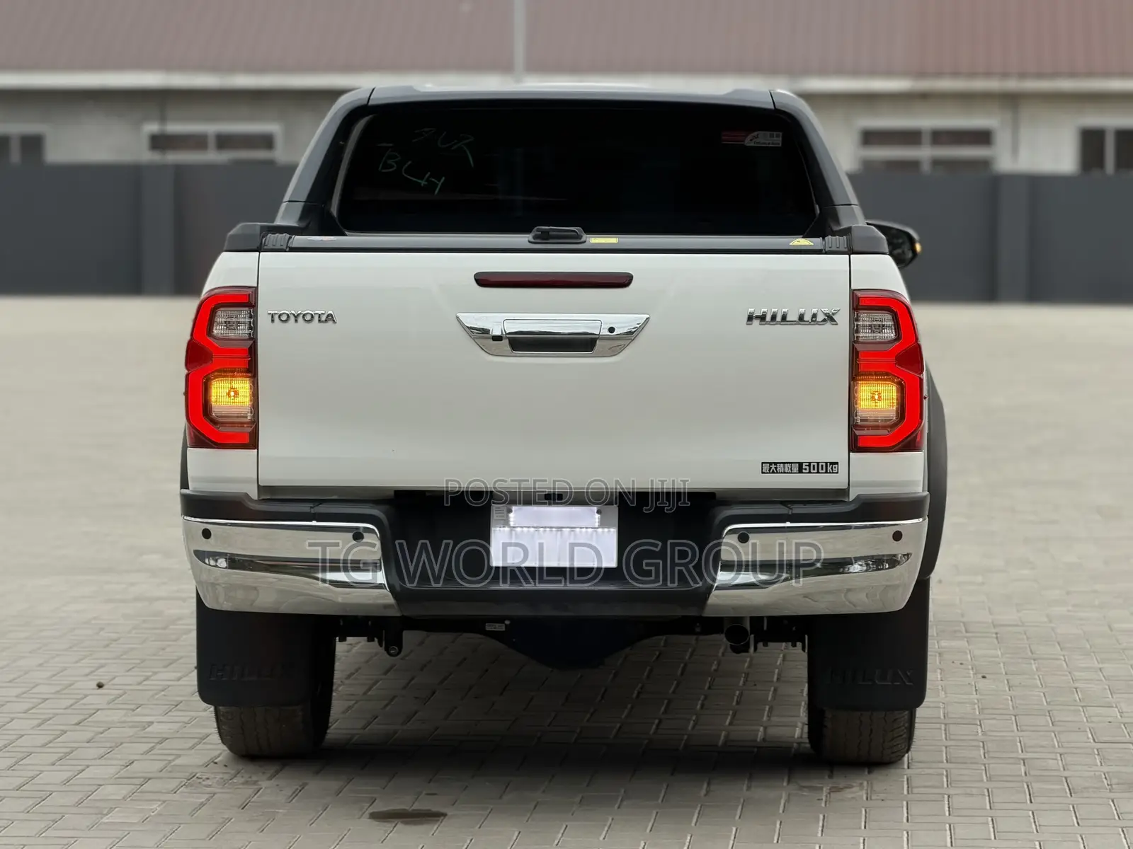 Toyota Hilux 2023 White