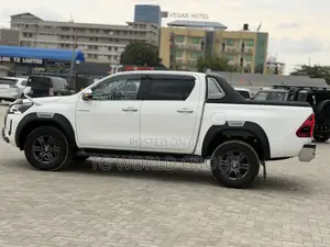 Toyota Hilux 2023 White