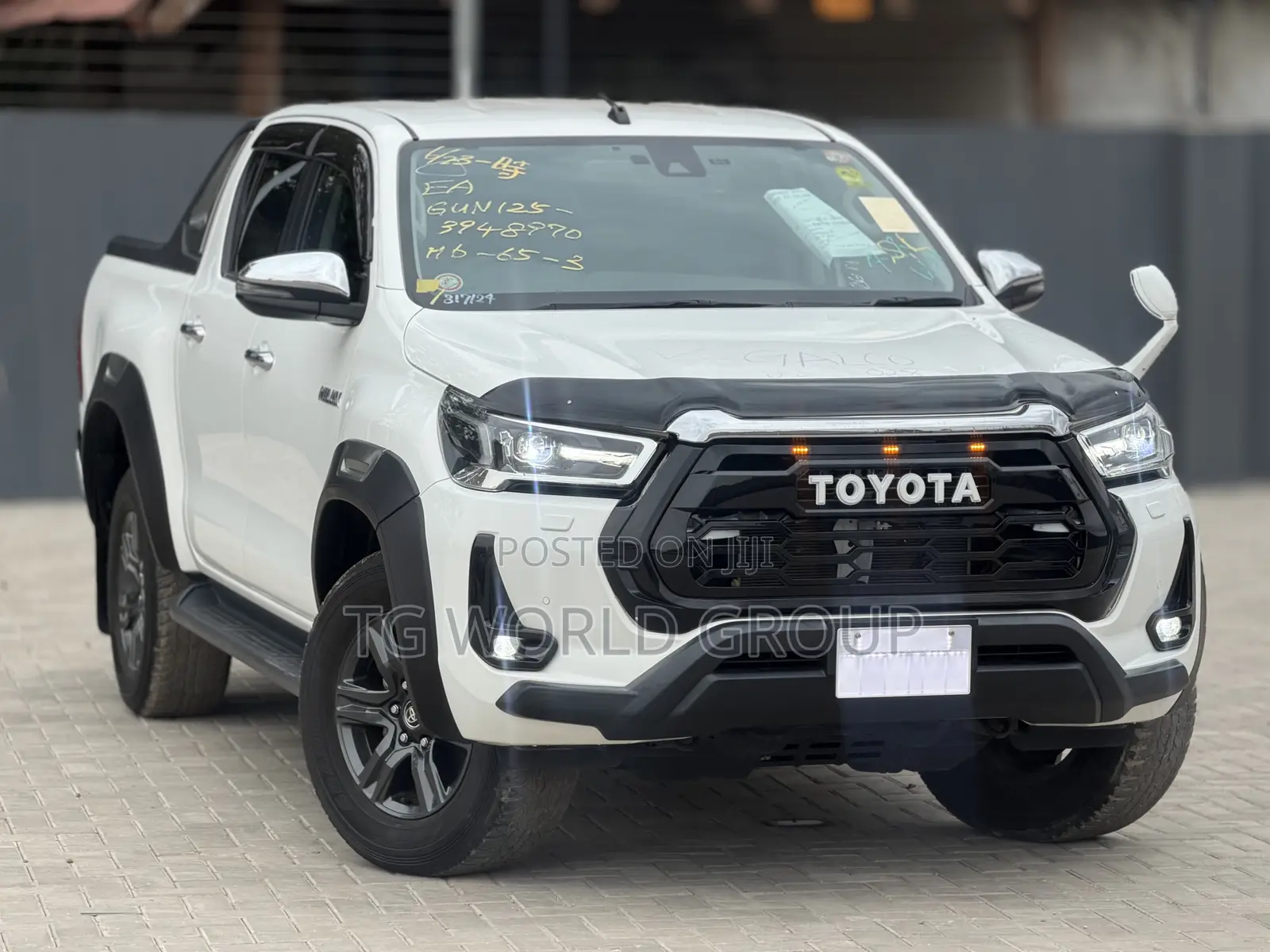 Toyota Hilux 2023 White