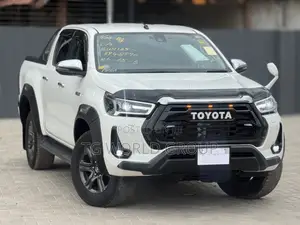 Toyota Hilux 2023 White