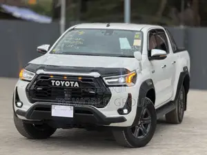 Toyota Hilux 2023 White