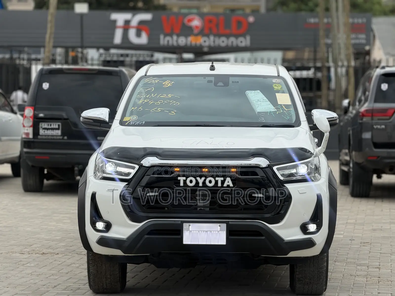Toyota Hilux 2023 White