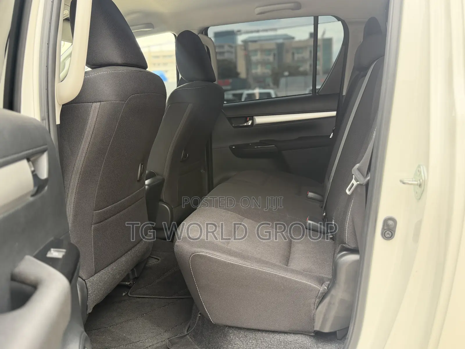 Toyota Hilux 2023 White