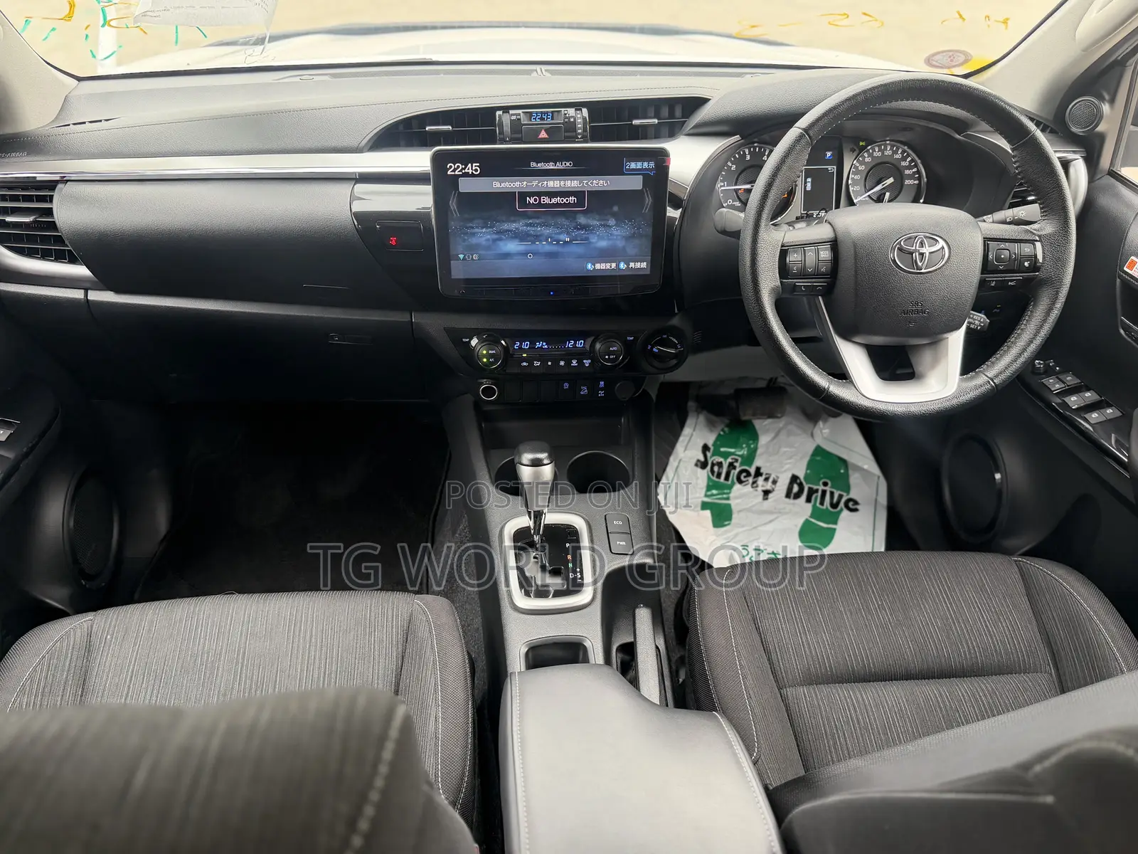 Toyota Hilux 2023 White