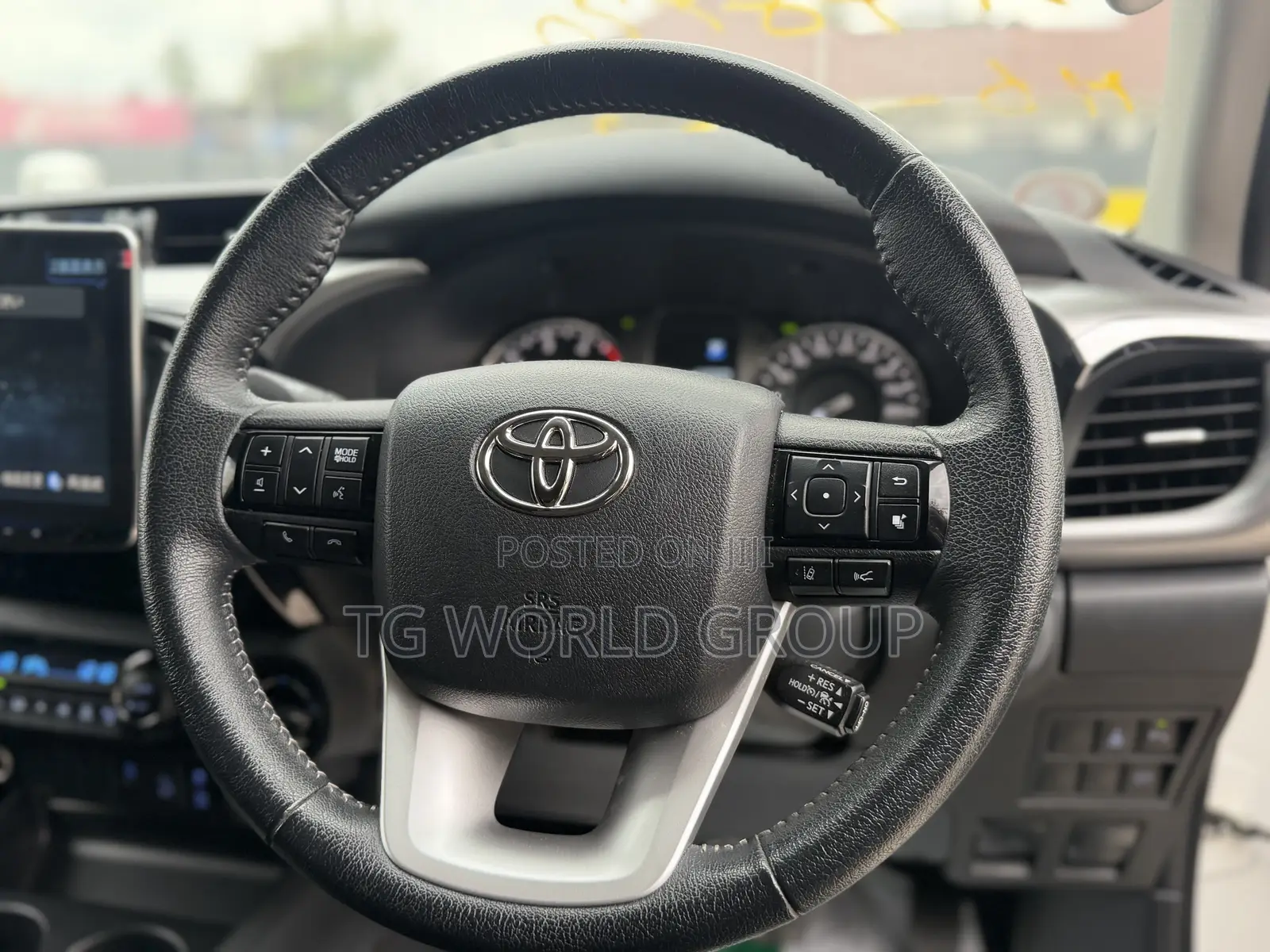 Toyota Hilux 2023 White