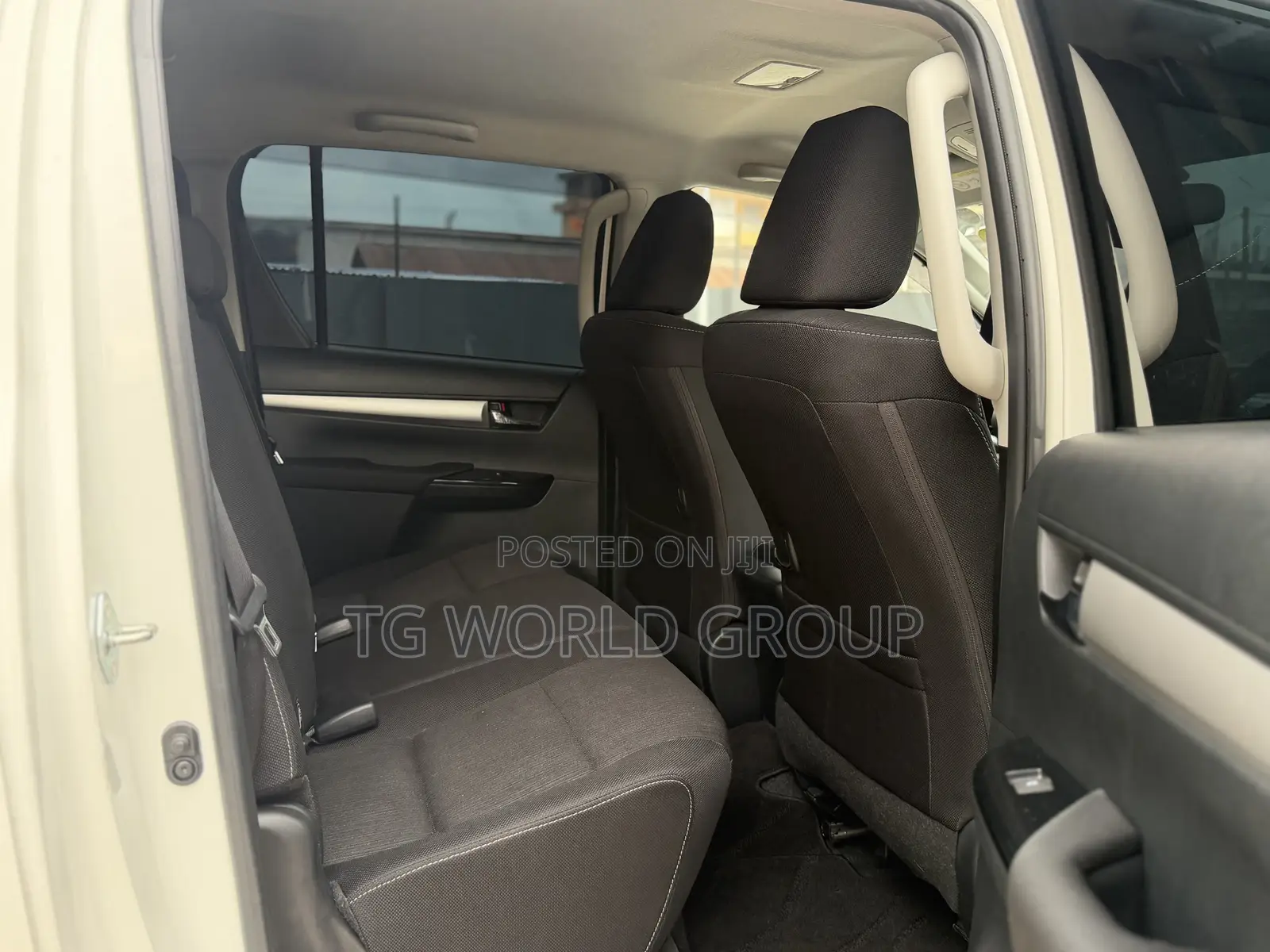 Toyota Hilux 2023 White