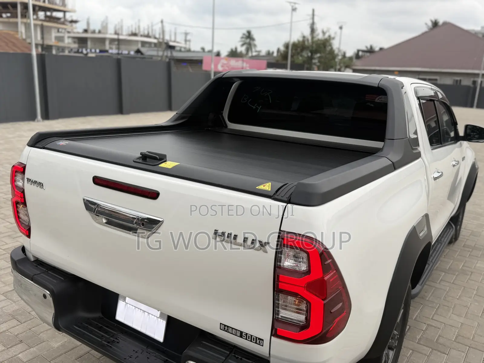 Toyota Hilux 2023 White
