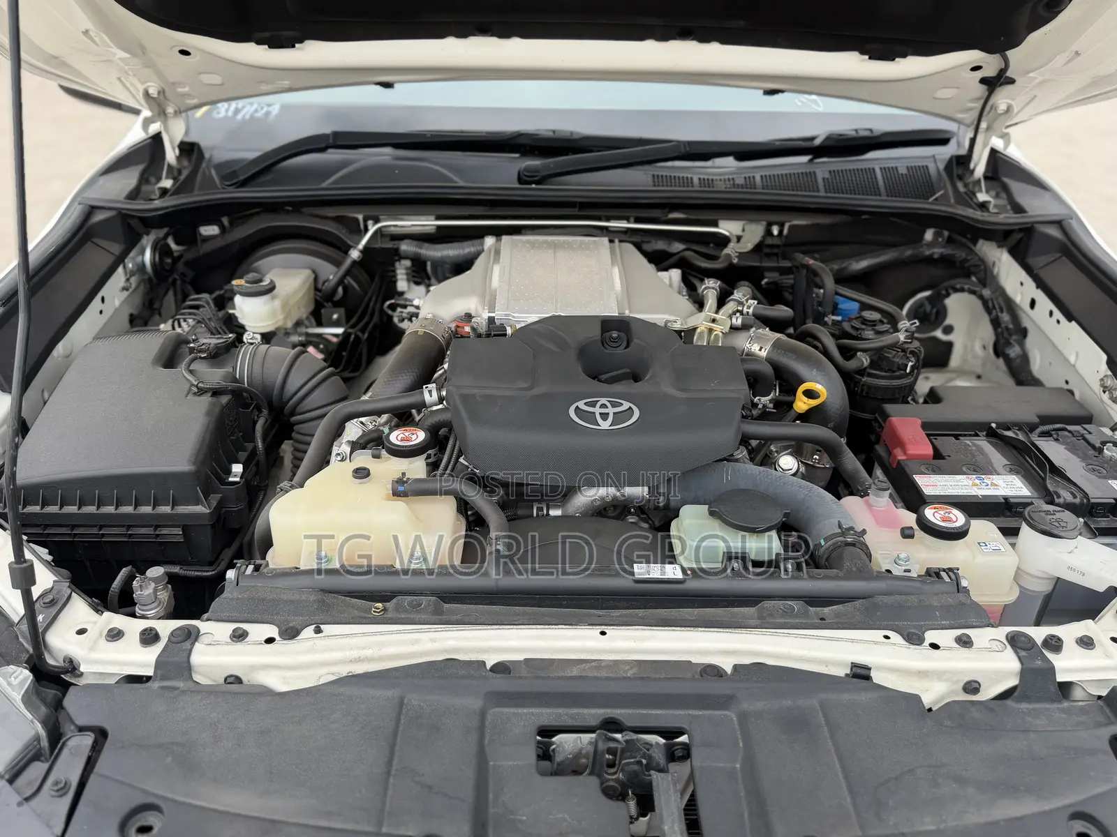 Toyota Hilux 2023 White