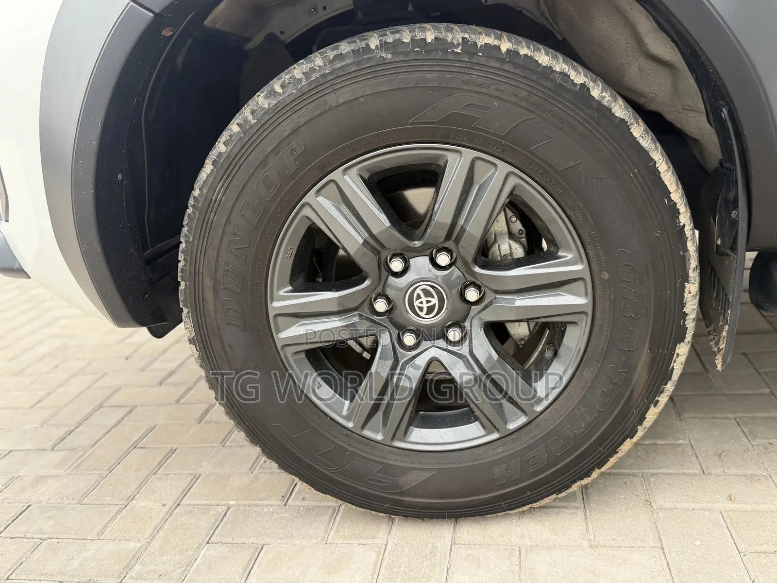 Toyota Hilux 2023 White