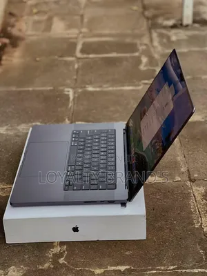 New Laptop Apple MacBook Pro 2024 M4 Pro 24GB Apple M4 Pro SSD 512GB