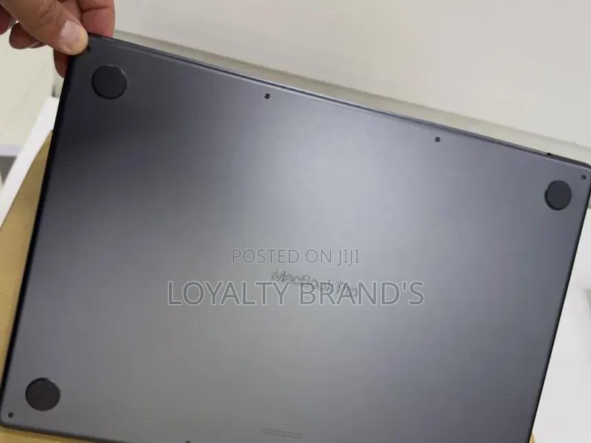 New Laptop Apple MacBook Pro 2025 M5 36GB Apple M5 Max SSD 2T