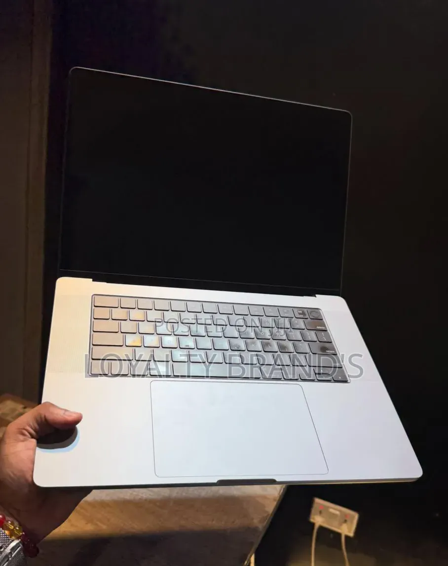 New Laptop Apple MacBook Pro 2025 M5 24GB Apple M5 Pro SSD 1T