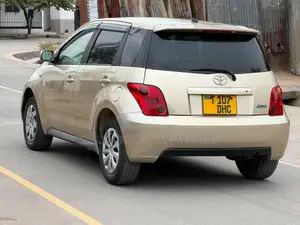 Toyota IST 2006 Gold
