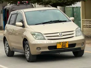 Toyota IST 2006 Gold