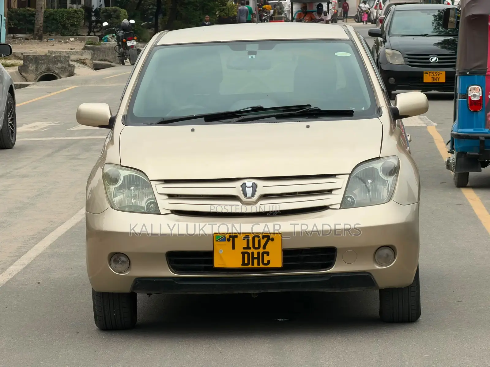Toyota IST 2006 Gold