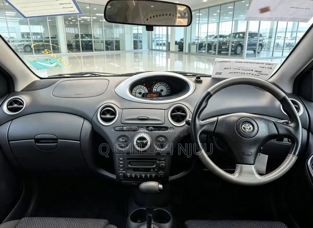 Toyota Vitz 2003 Silver
