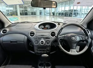 Toyota Vitz 2003 Silver