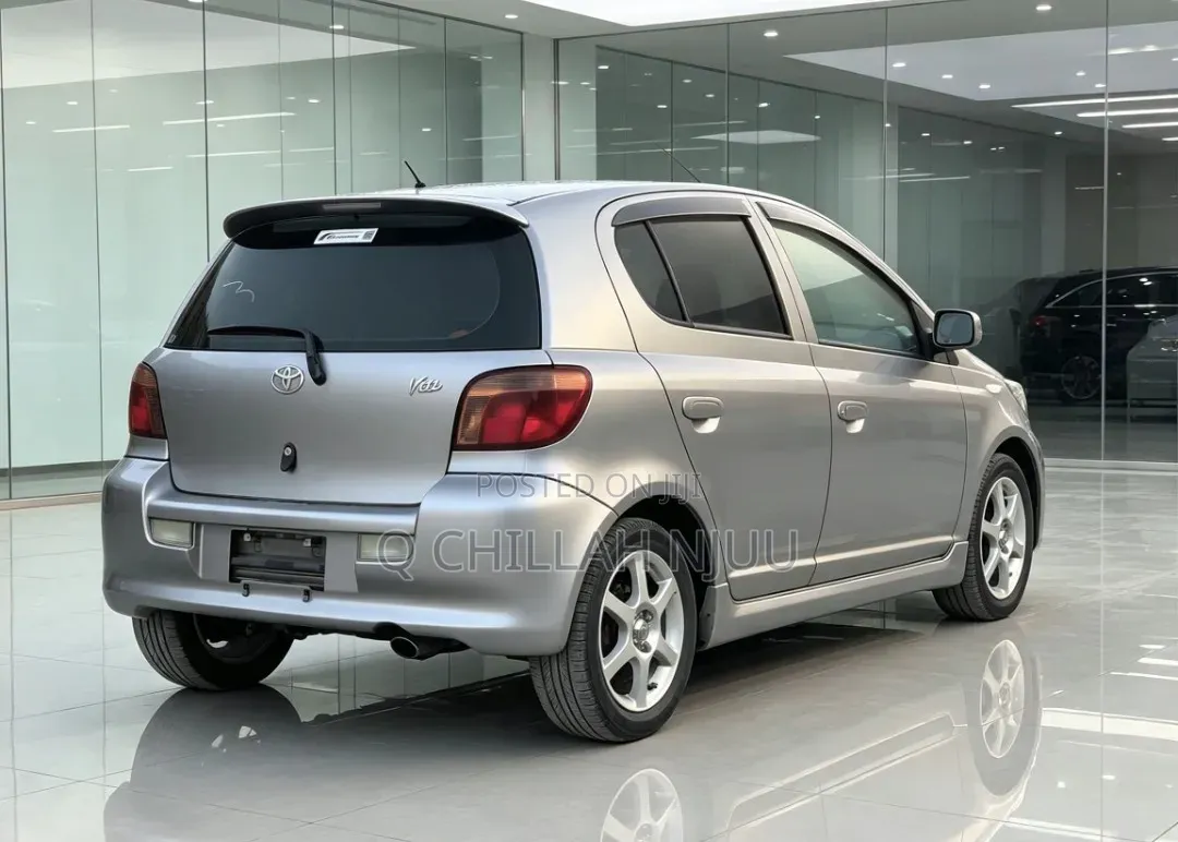 Toyota Vitz 2003 Silver