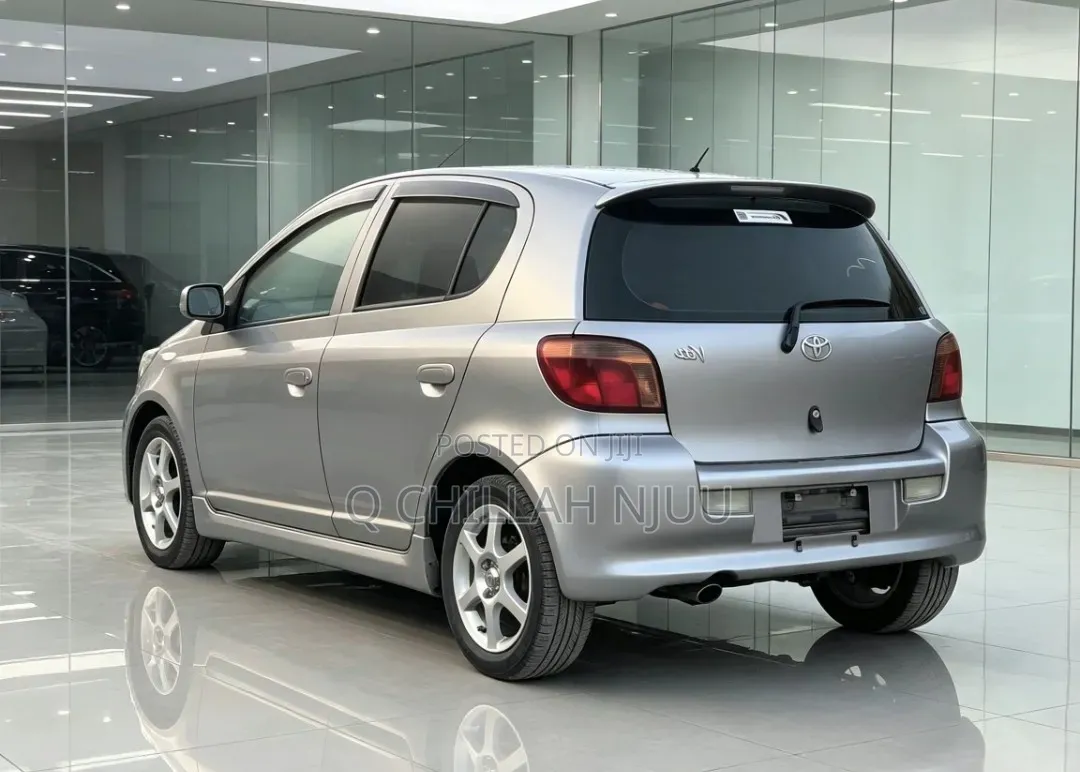 Toyota Vitz 2003 Silver