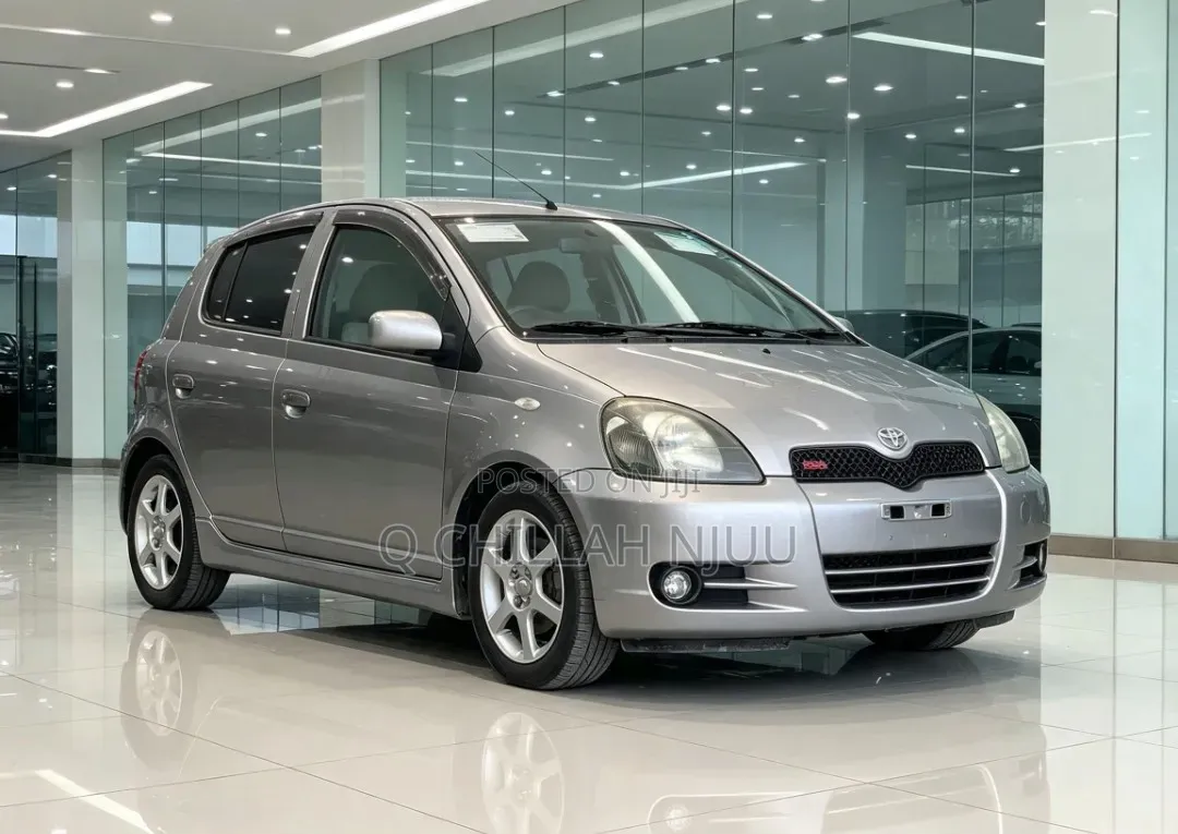 Toyota Vitz 2003 Silver