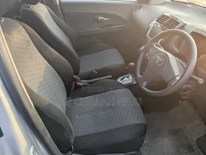 Toyota IST 2009 Silver
