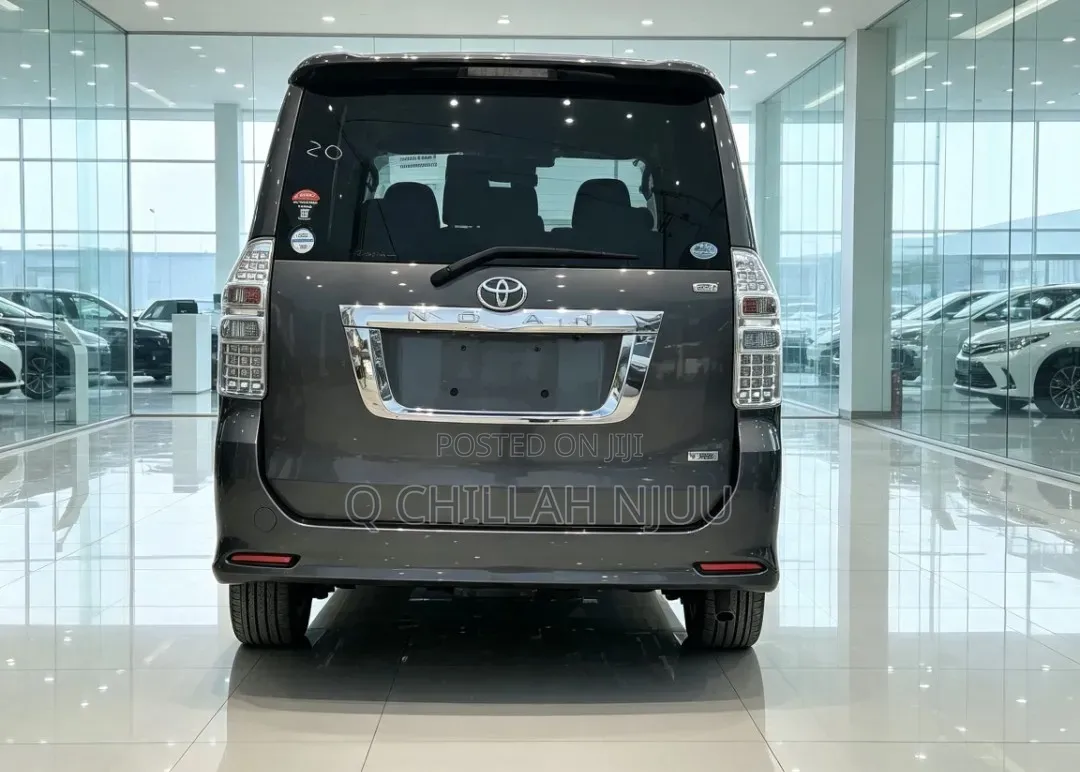 Toyota Noah 2010 Gray