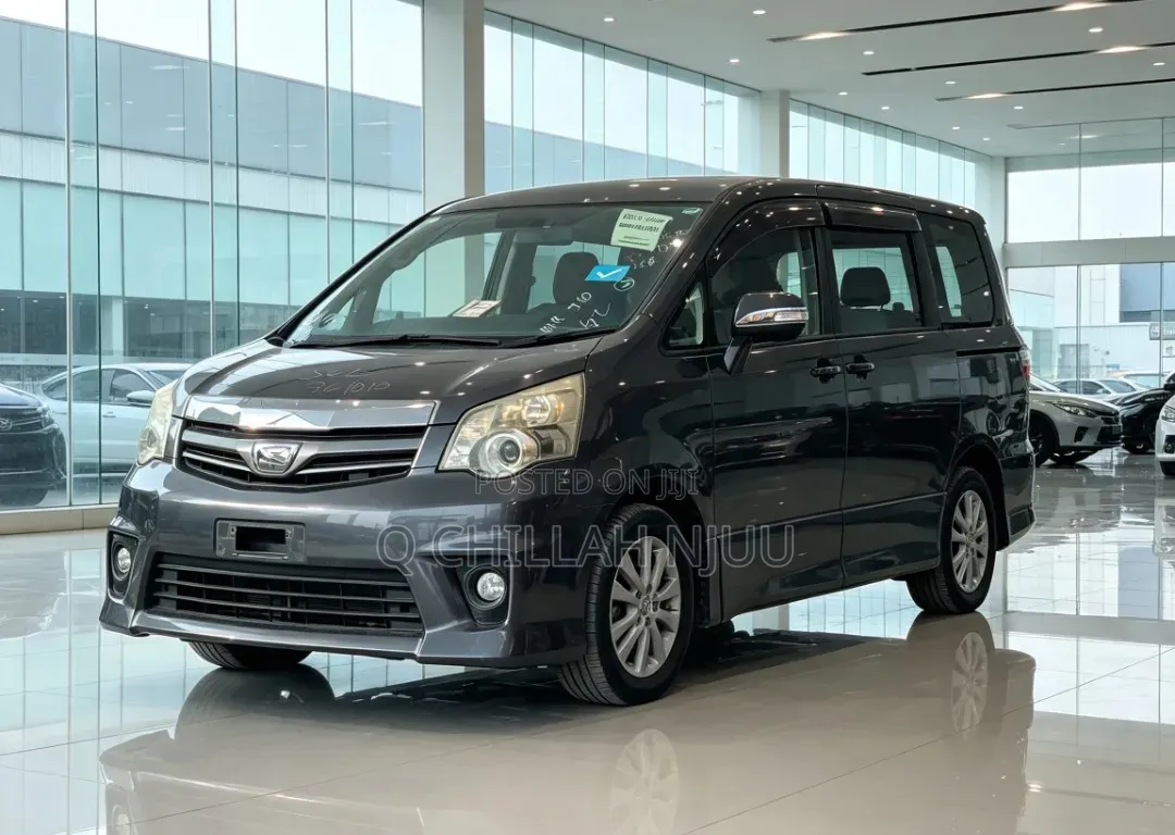 Toyota Noah 2010 Gray