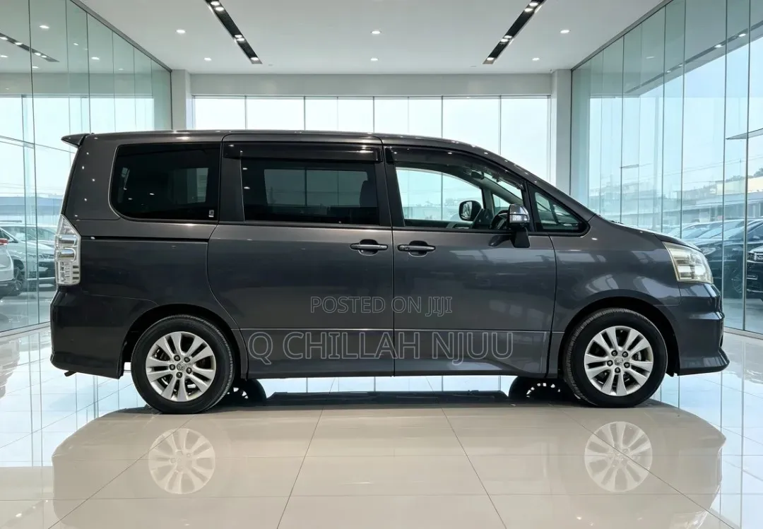 Toyota Noah 2010 Gray