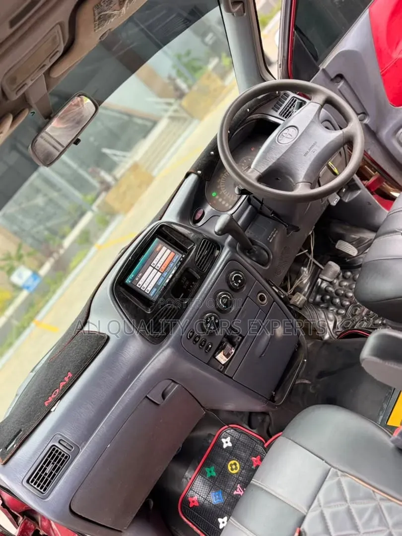 Toyota Noah 2001