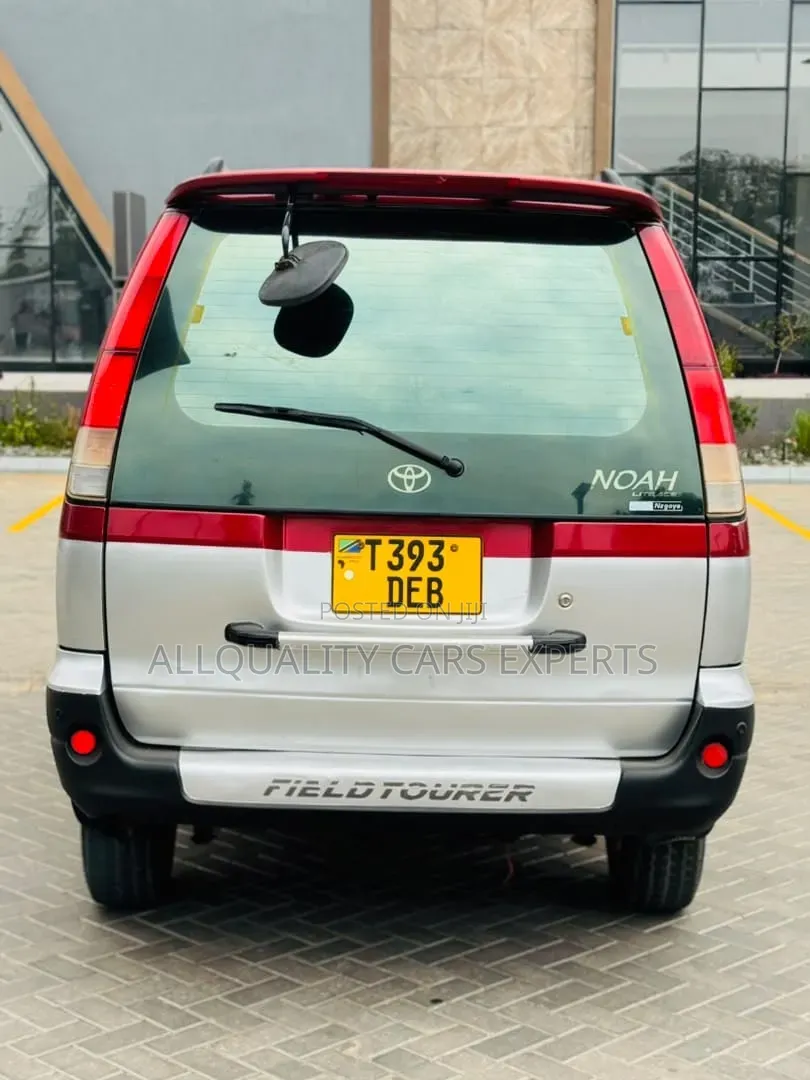 Toyota Noah 2001