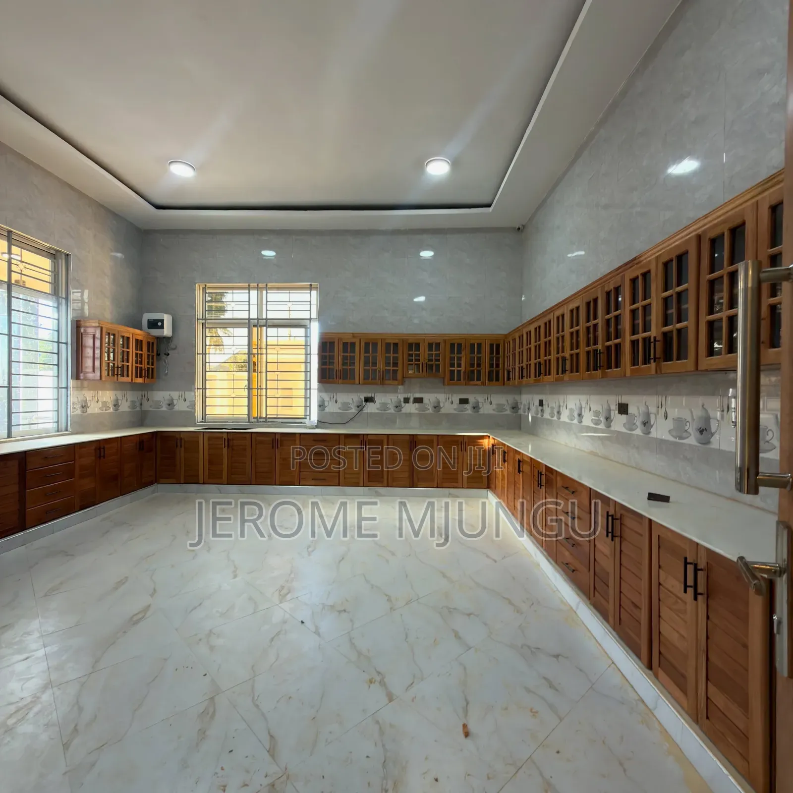 5bdrm House in Goba for sale