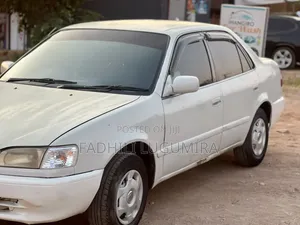 Toyota Corolla 2000 White