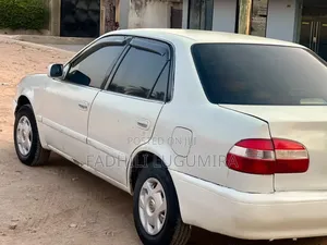Toyota Corolla 2000 White