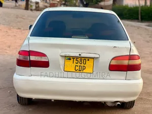 Toyota Corolla 2000 White