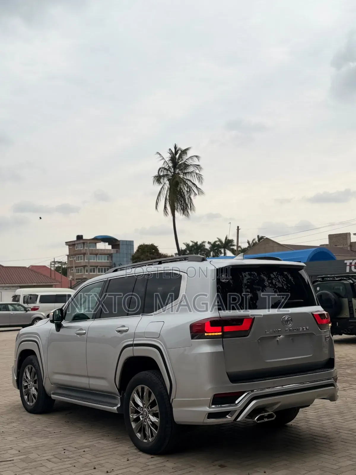 Toyota Land Cruiser 2024 Silver
