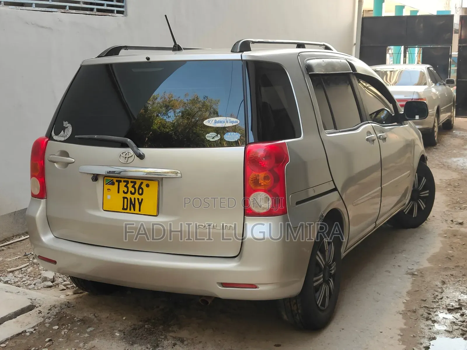Toyota Raum 2004 Gold