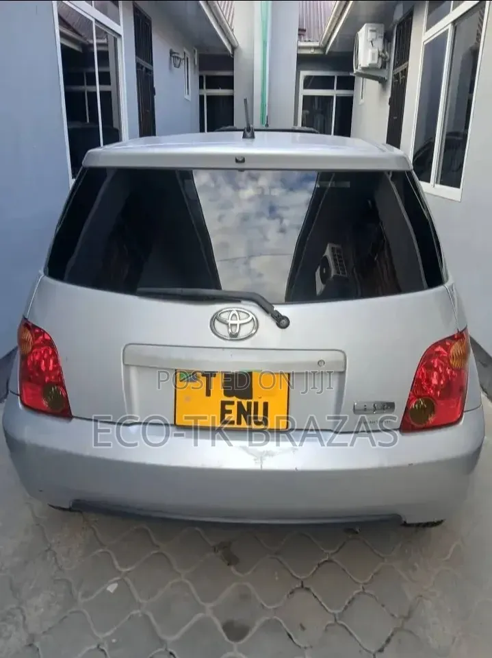 Toyota IST 2005 Silver