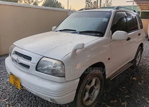Suzuki Escudo 2003 White