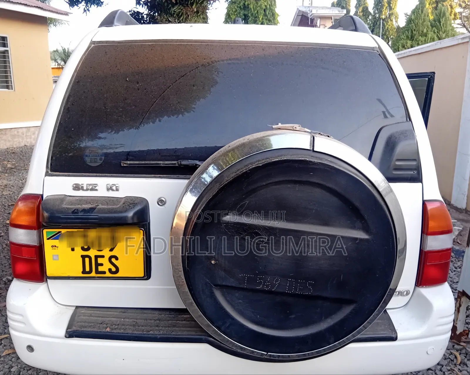 Suzuki Escudo 2003 White