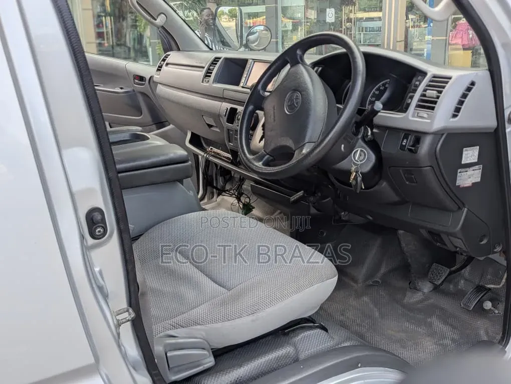 Toyota Quantum 2016 Silver