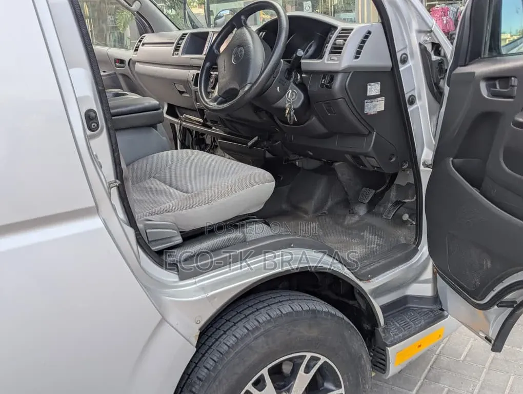 Toyota Quantum 2016 Silver