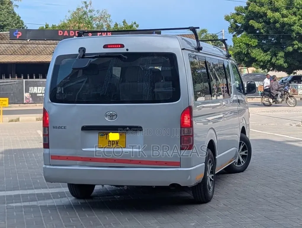 Toyota Quantum 2016 Silver