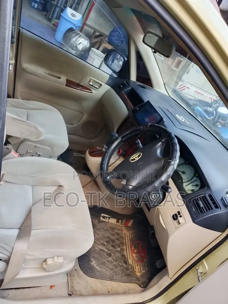 Toyota Corolla Spacio 2003 Gold