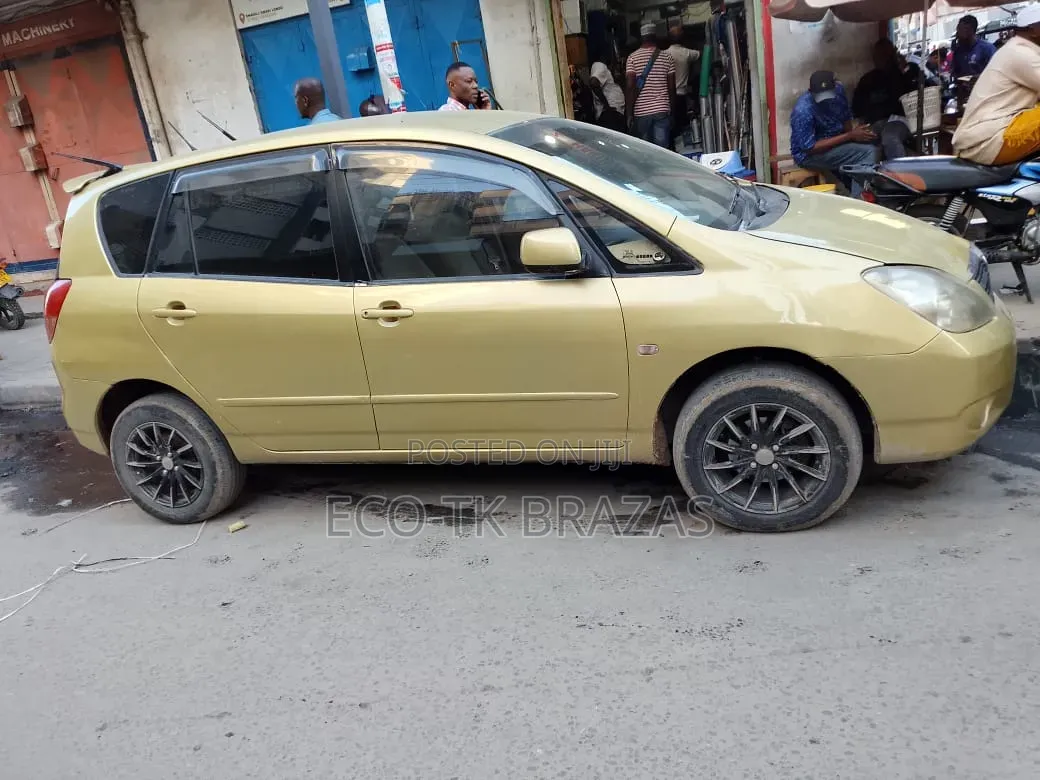 Toyota Corolla Spacio 2003 Gold