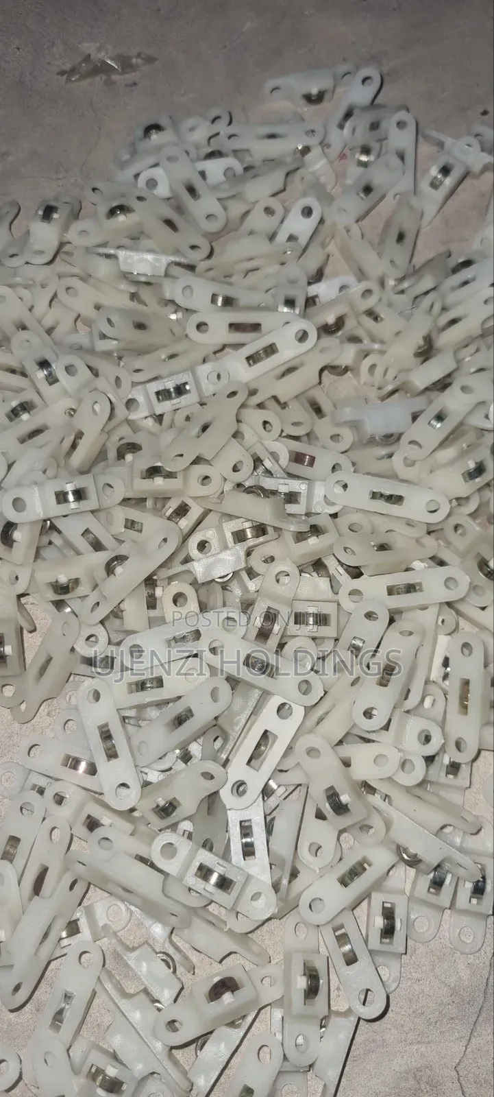 Locks and Hinges for Aluminum Upvc Windows Doors in Tanzania