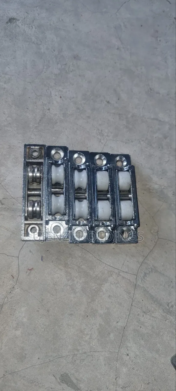 Locks and Hinges for Aluminum Upvc Windows Doors in Tanzania