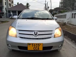 Toyota IST 2004 Silver